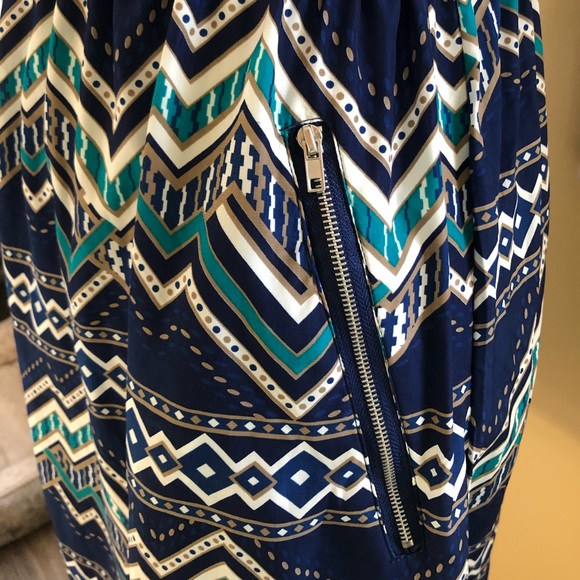 ✨SALE✨ Dress • Small • Darted Neckline - Picture 4 of 8